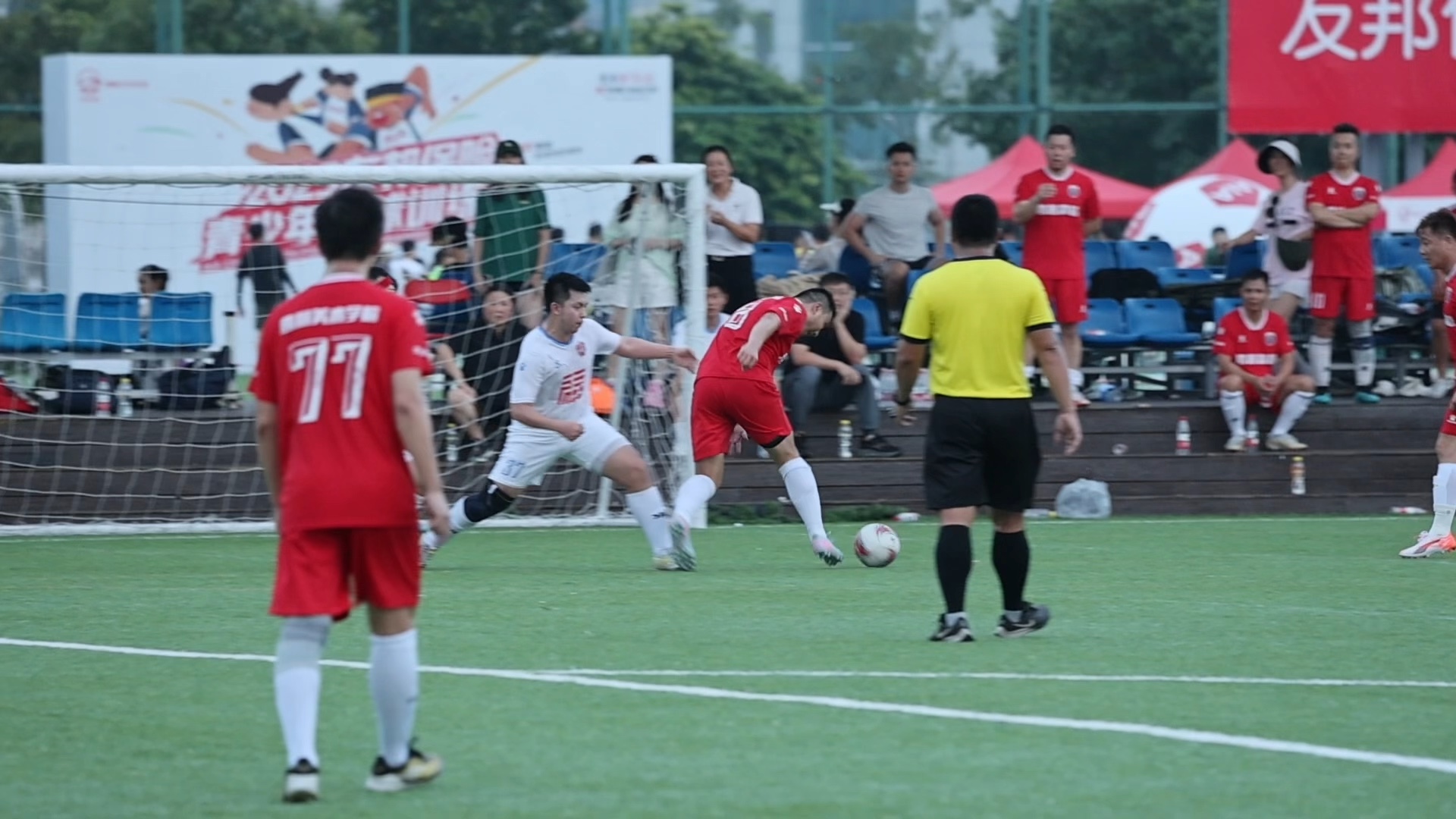 足球比赛中的精彩瞬间令人难忘