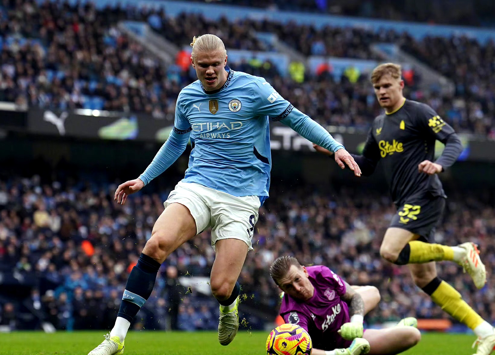 曼城对阵埃弗顿,豪取三分! 曼城对阵埃弗顿,豪取三分!